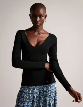 CILESTE Fitted V-Neck Long Sleeve Knit Top